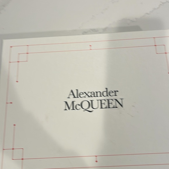 Alexander McQueen Larry Sneaker - Picture 7 of 10